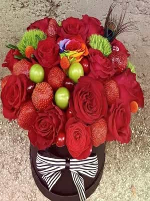 Kutuda Meyveli Aranjman