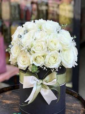 Kutuda 21 Adet Beyaz Gül